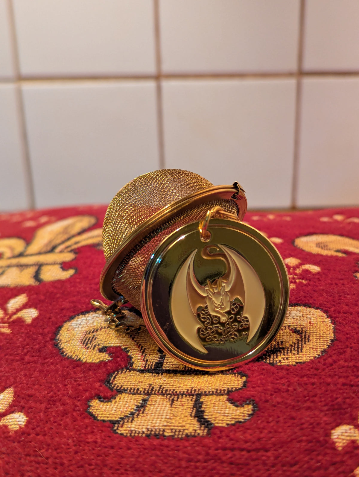Tea ball infuser with Torréfactions du dragon medal